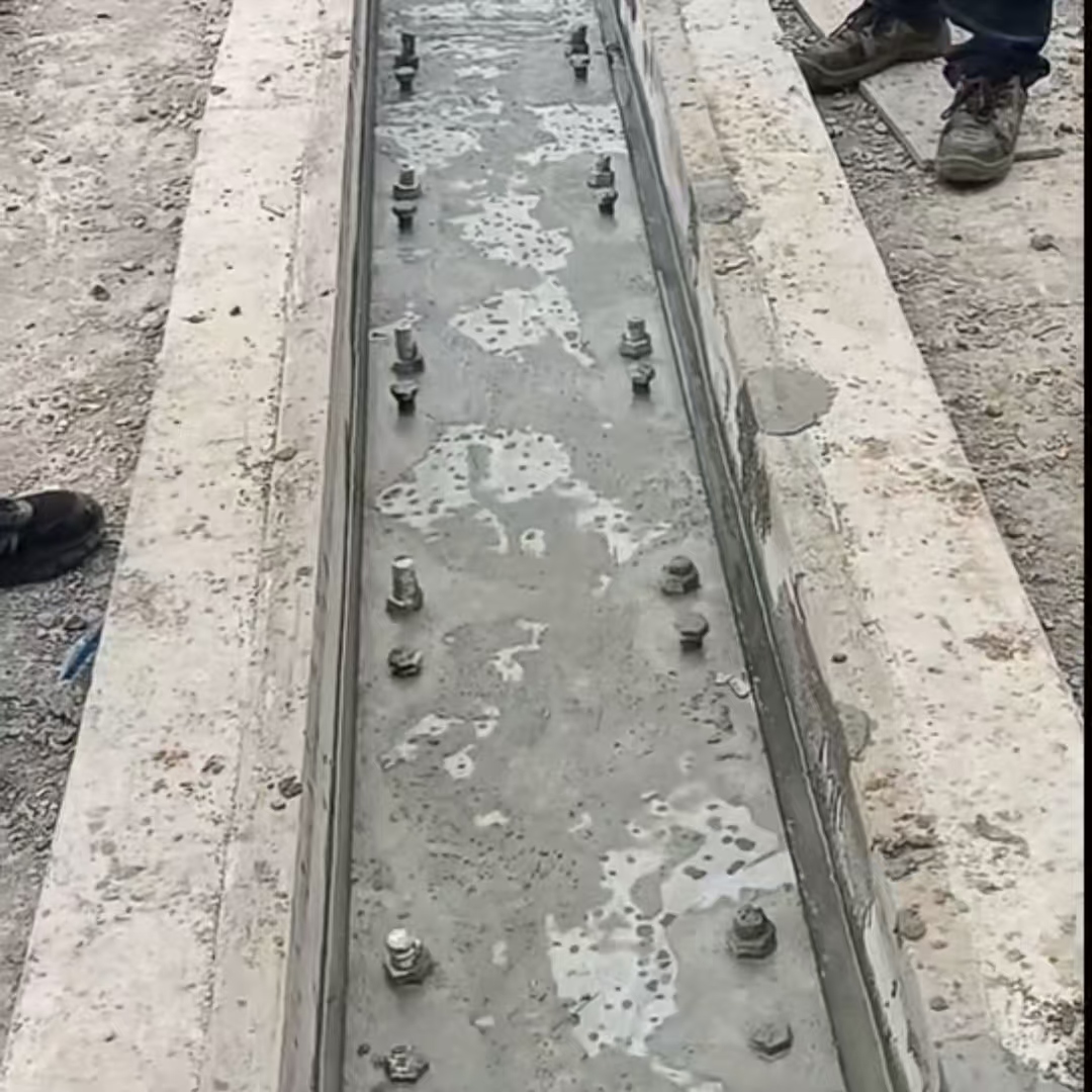 雨花台港口码头起重机龙门吊重型机械设备稳固用早强快凝轨道胶泥
